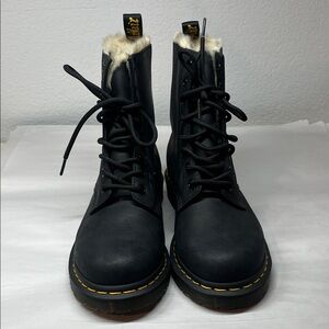NWOT DR. MARTENS Faux Fur Lined Lace Up Boots Black Size 8
